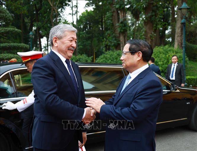 Thủ tướng Chính phủ Phạm Minh Chính chủ trì Lễ đón Thủ tướng Cộng hòa Kyrgyzstan - VNA